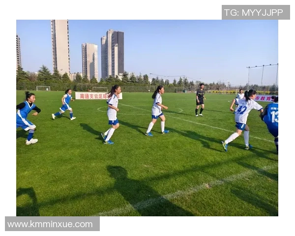 女生对足球明星的热爱与追星文化的深度剖析与探讨